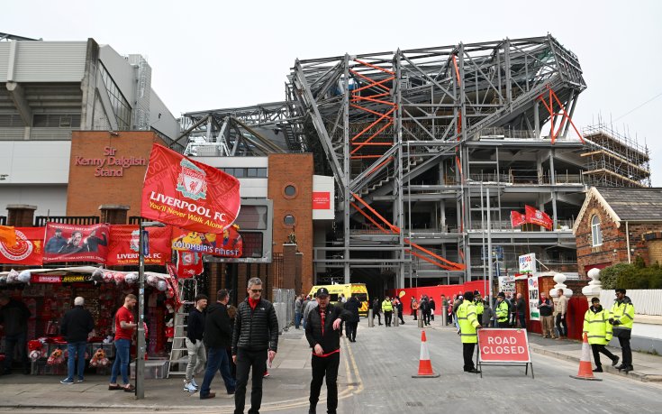 Решение на Ливърпул разгневи живущи около „Анфийлд“