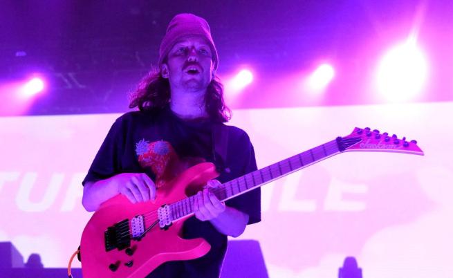 Бившият китарист на Turnstile е арестуван за опит за убийство на бащата на вокалиста