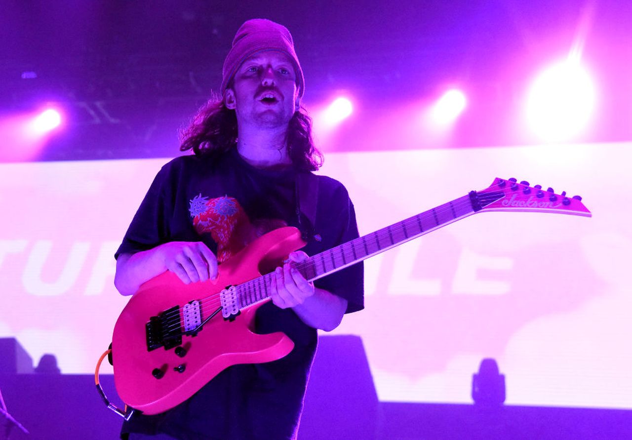 Бившият китарист на Turnstile е арестуван за опит за убийство на бащата на вокалиста