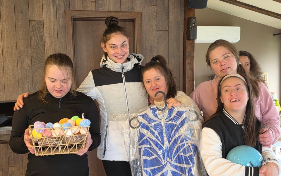 Бившата националка Ивон Бошкилова подари екипировка и вдъхновение на талантливи гимнастички