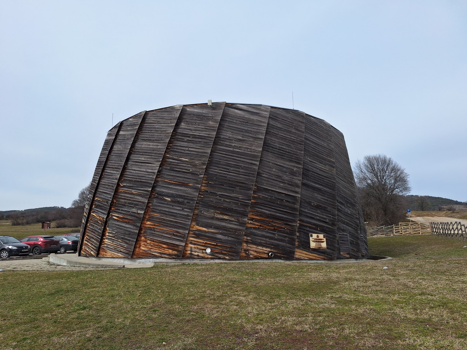 <p>Плиоценският парк в Дорково е най-голямото находище на Балканите, събрало над 600 кости от 30+ вида древни животни. С уникалния си музей то разкрива вълнуваща история за климата и природата в Източна Европа преди милиони години.</p>