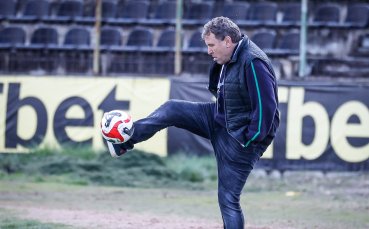 В СНИМКИ: Миньор Перник загуби от Янтра в дебюта на Вили Вуцов