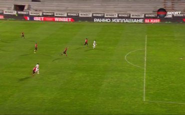 Ранно попадение на Локомотив Пловдив срещу Локомотив София бе отменено (видео)