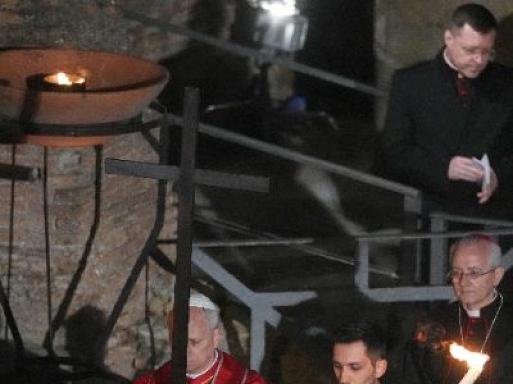 Папа Лъв на Кръстния път в Колизеума