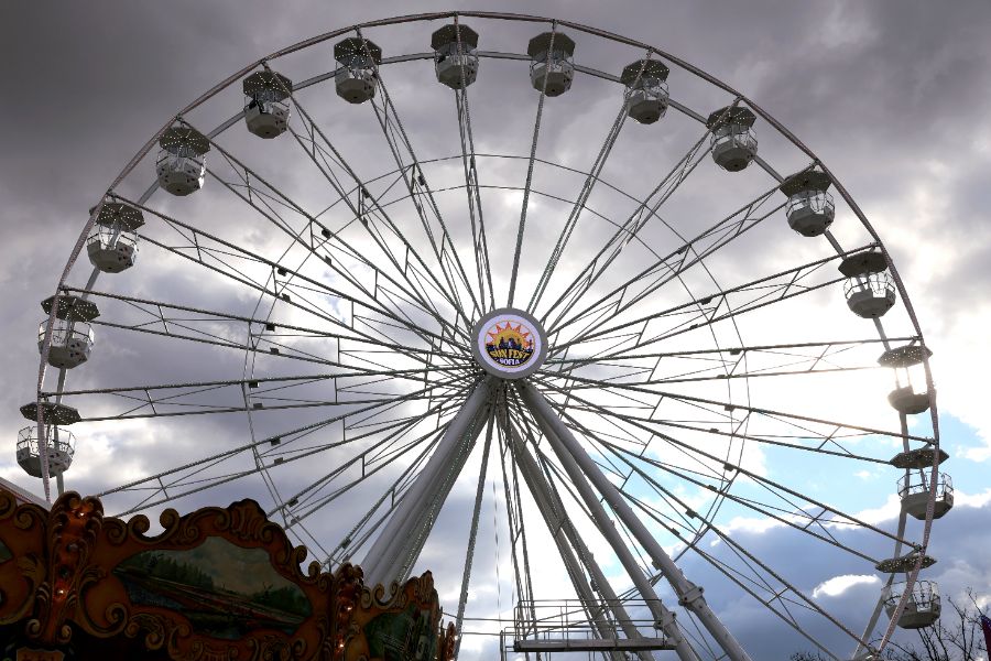 <p>В Княжеската градина в София беше открито 40-метрово виенско колело &ndash; най-високото в България и част от най-новото събитие в столицата Sun Fest Sofia.</p>