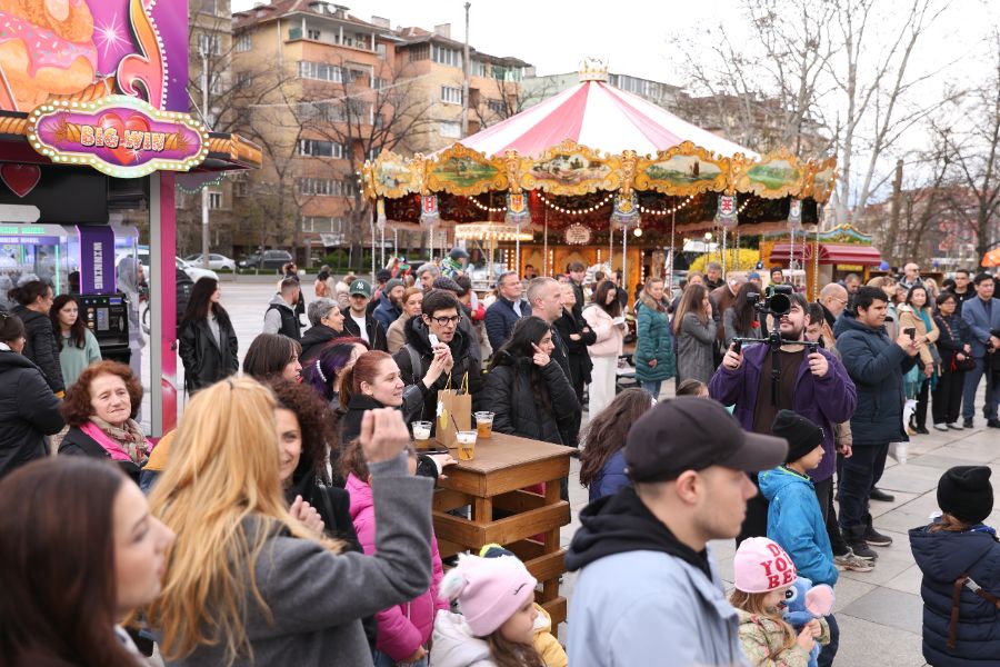 <p>В Княжеската градина в София беше открито 40-метрово виенско колело &ndash; най-високото в България и част от най-новото събитие в столицата Sun Fest Sofia.</p>