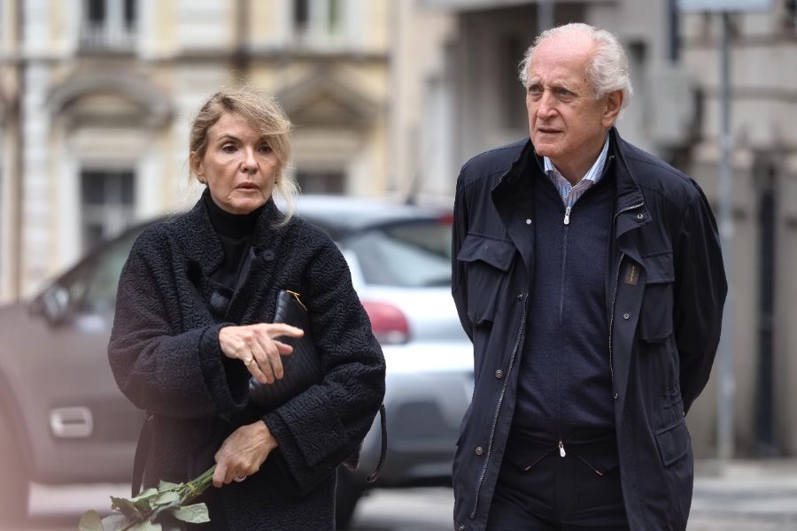 <p>България изпраща легендарния вратар Борислав Михайлов.</p>