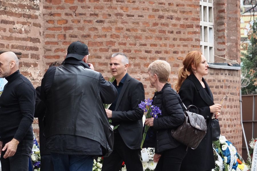 <p>България изпраща легендарния вратар Борислав Михайлов.</p>