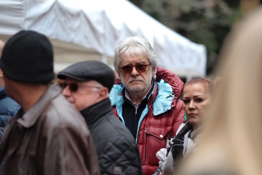 <p>България изпраща легендарния вратар Борислав Михайлов.</p>