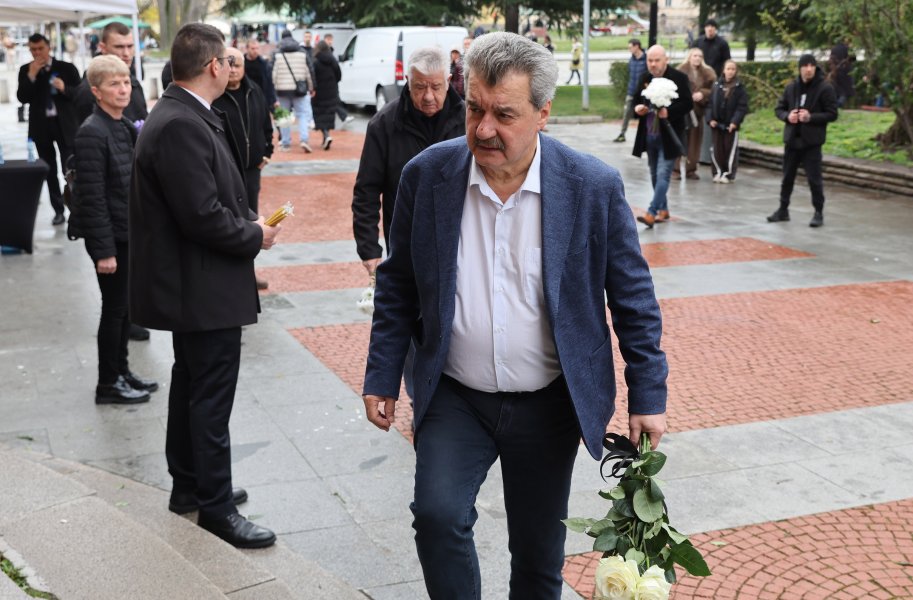 България се прощава с Борислав Михайлов1