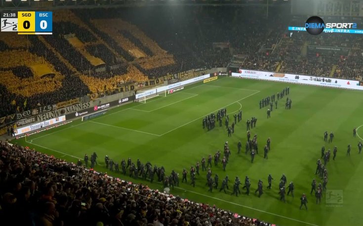 Скандал в Дрезден: фенове с пиротехника започнаха престрелка, а други нахлуха в отговор