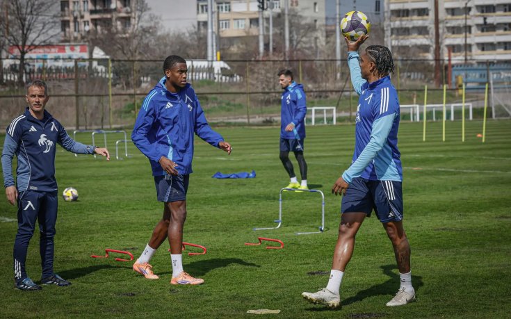 Левски с по една открита и закрита тренировка преди Арда