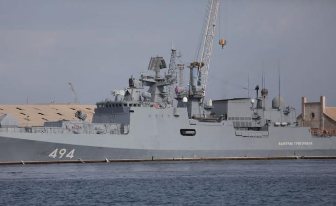 Украйна удари руски боен кораб и петролна платформа край Крим