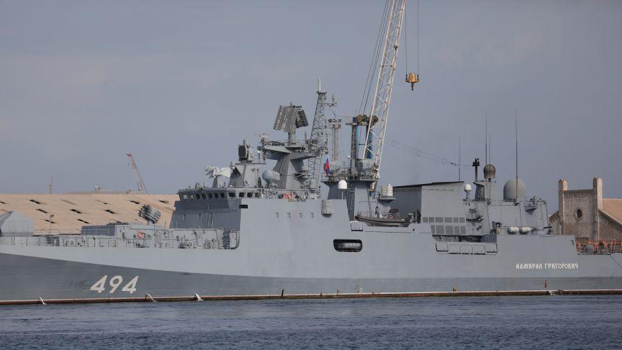 Украйна удари руски боен кораб и петролна платформа край Крим