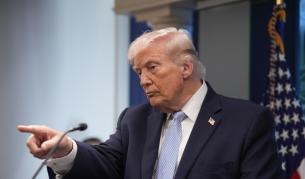 Тръмп се ядоса: Ще открием кой каза за втория пилот на медиите