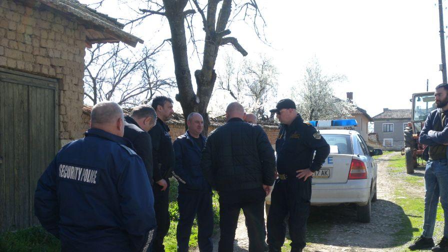 <p>Акция в Разградско: Намериха списъци с имена и парични суми</p>