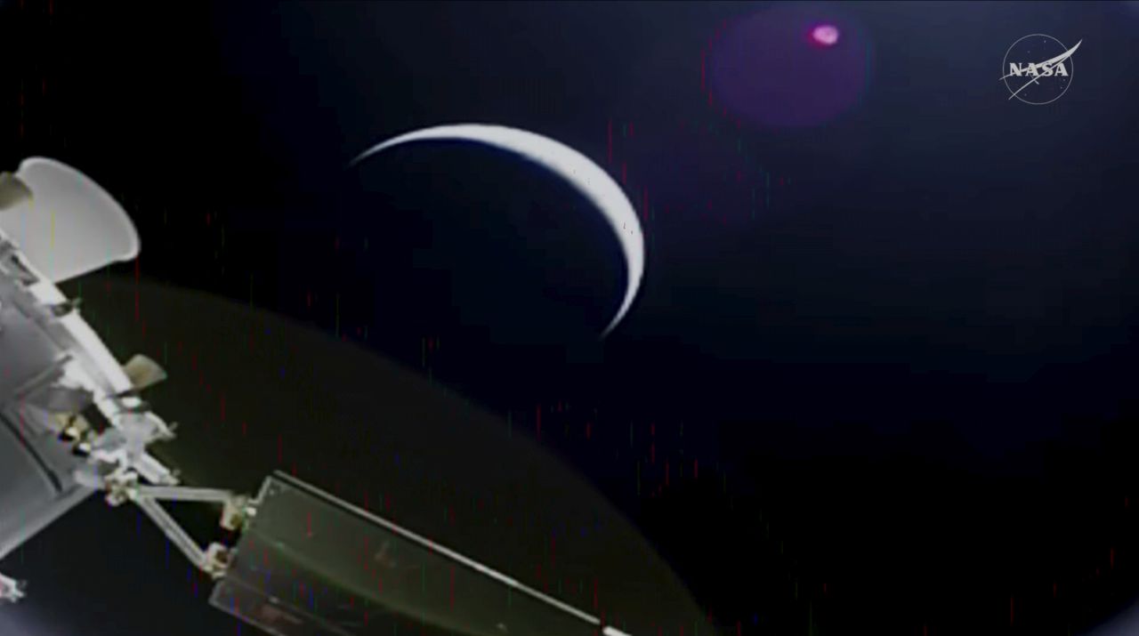 <p>Кадри от историческата мисия на екипажа на &bdquo;Артемис II&ldquo;, който се отдалечи на рекордните 400 000 км от Земята.</p>