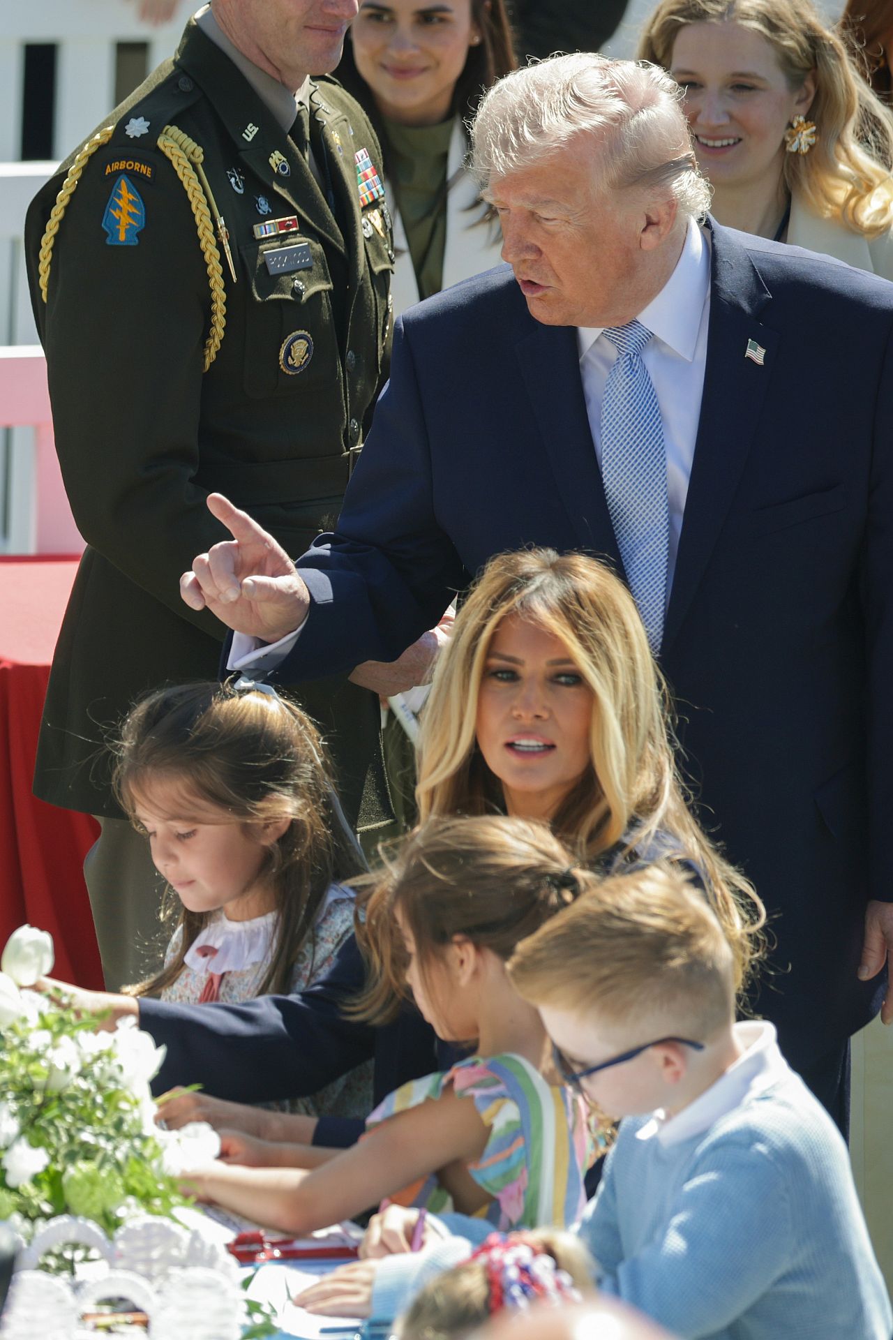 <p>Доналд и Мелания Тръмп бяха домакини на ежегодното великденско търкаляне на яйца в Белия дом. Първата дама на САЩ заяви, че нейното послание към децата на Иран е, че войната между САЩ и Израел е в тяхна полза.</p>