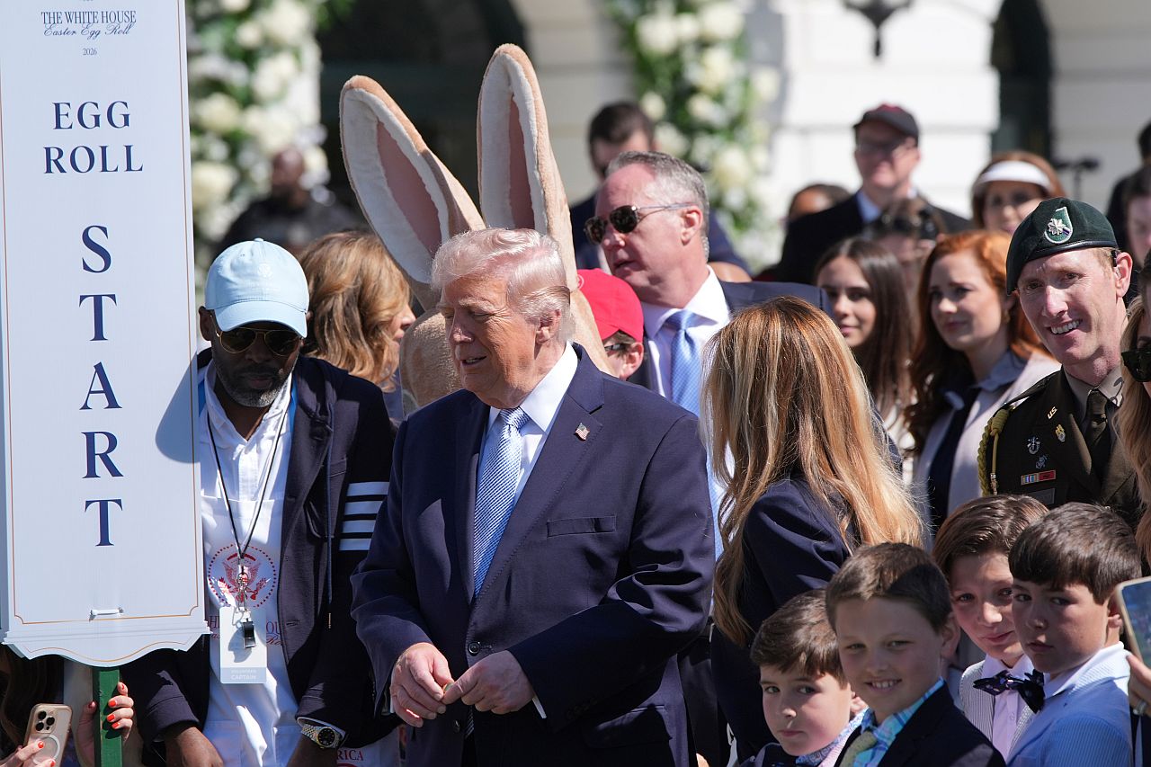 <p>Доналд и Мелания Тръмп бяха домакини на ежегодното великденско търкаляне на яйца в Белия дом. Първата дама на САЩ заяви, че нейното послание към децата на Иран е, че войната между САЩ и Израел е в тяхна полза.</p>