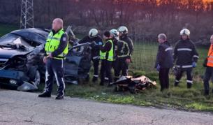 Жена и дете са с опасност за живота след катастрофата край Добрич