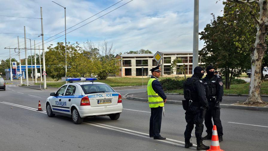 Акциите срещу купения вот продължават, десетки задържани и иззети списъци с пари