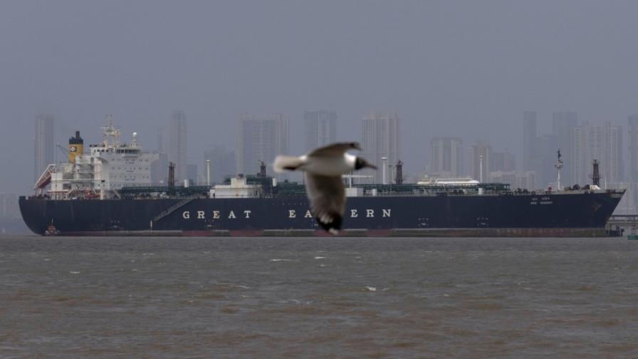 Иран постави условия за Ормузкия проток, удари основен петролопровод