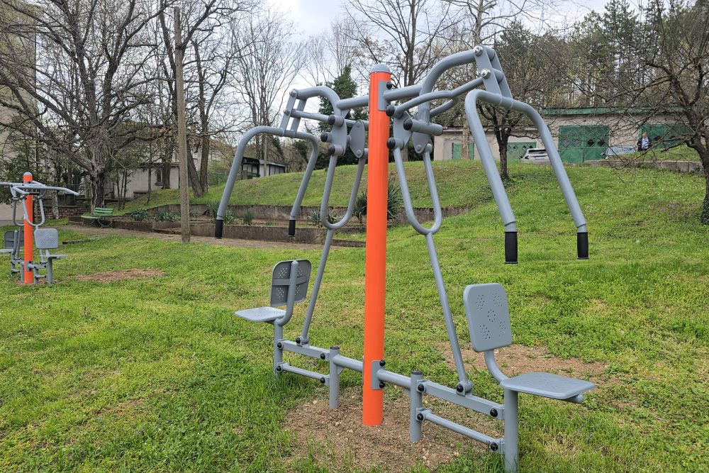 <p>Служебният министър на здравеопазването откри нова спортна площадка с фитнес уреди в двора на Държавната психиатрична болница в Ловеч</p>