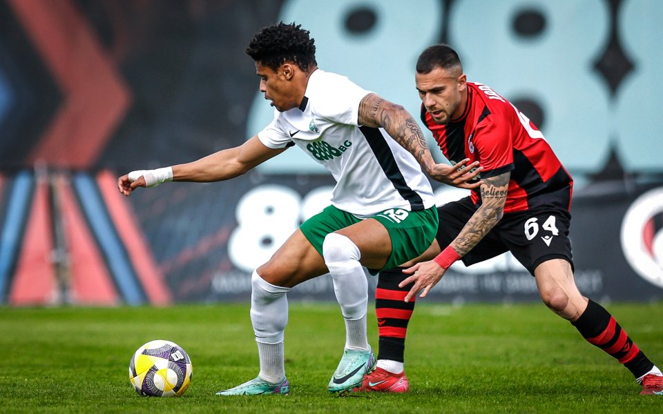 Локомотив София обърна Берое и запази шансове за топ 8