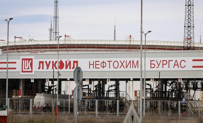 САЩ дадоха нова отсрочка на „Лукойл“ в България до 2027 г. – продажбата на заден план