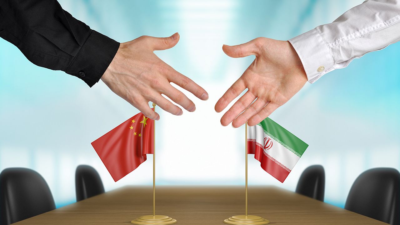 CNN: Китай тайно въоръжава Иран въпреки примирието със САЩ
