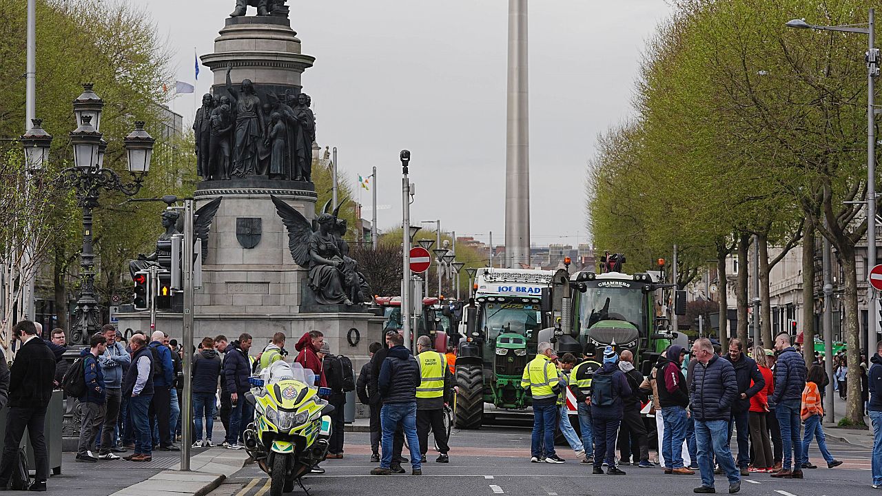 Ирландия пред горивен колапс: Протести спряха рафинерия и доставки