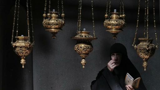 Чудото се случи! Благодатният огън слезе на Божи гроб в Йерусалим