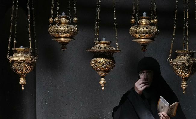 Чудото се случи! Благодатният огън слезе на Божи гроб в Йерусалим