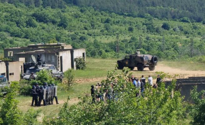 Заради планирани учения: Военна техника ще се движи по републиканската пътна мрежа