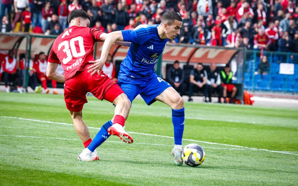 Куп агенти гледаха дербито между ЦСКА и Левски