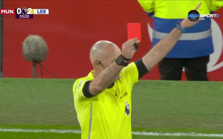 Шокиращо! Футболист на Ман Юнайтед бе изгонен - скубе косата на съперник (видео)