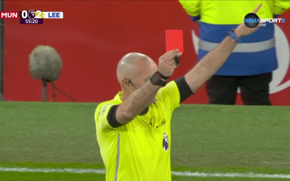 Шокиращо! Футболист на Ман Юнайтед бе изгонен - скубе косата на съперник (видео)