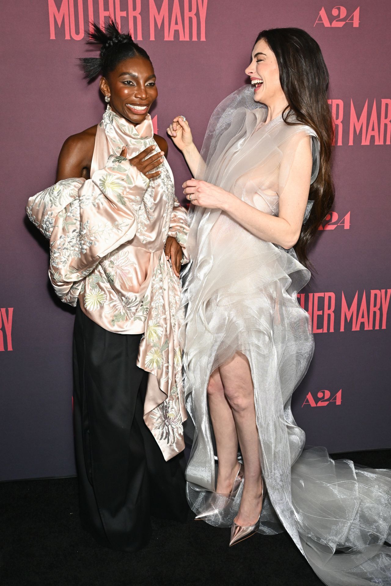 <p>Ан Хатауей, Микаела Коел и екипът на &bdquo;Mother Mary&ldquo; се присъединиха към официалните гости за специалната прожекция на филма в кино &bdquo;Метрограф&ldquo; в Ню Йорк.</p>