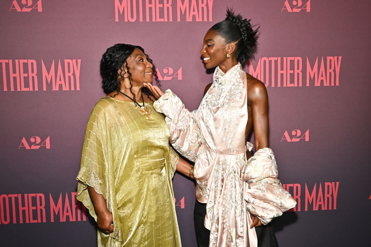 <p>Ан Хатауей, Микаела Коел и екипът на &bdquo;Mother Mary&ldquo; се присъединиха към официалните гости за специалната прожекция на филма в кино &bdquo;Метрограф&ldquo; в Ню Йорк.</p>