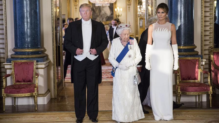 Кралица Елизабет II с президента на САЩ Доналд Тръмп и първата дама Мелания