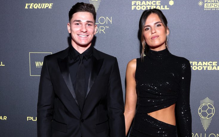 Музата на Хулиан Алварес зарязва унихокея и става учител по физическо