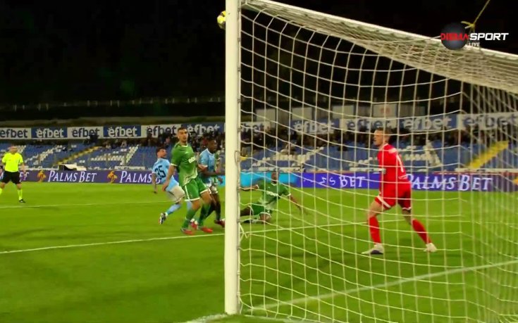 Изстрел на Квадво Дуа срещна гредата