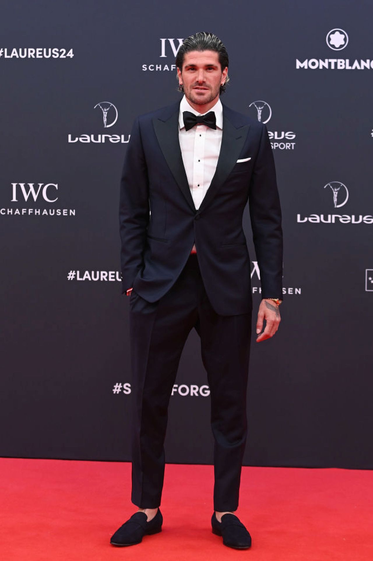 <p><strong>Родриго Де Пол</strong></p>

<p>Де Пол избира смелия и експресивен стил. Аржентинският национал не се страхува да експериментира, съчетавайки открояващи се дрехи с уверено, модерно излъчване.</p>