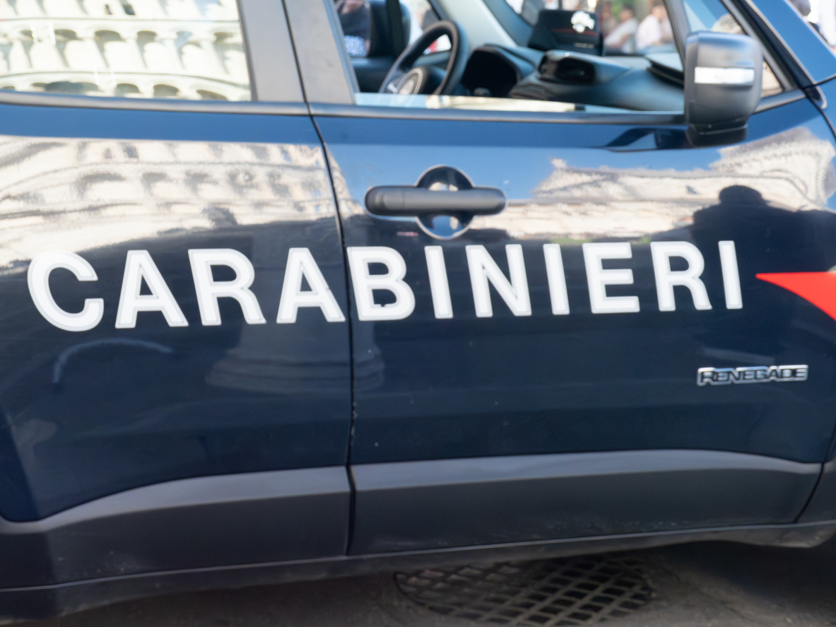 Банков обир със заложници и бягство през тунел в Италия