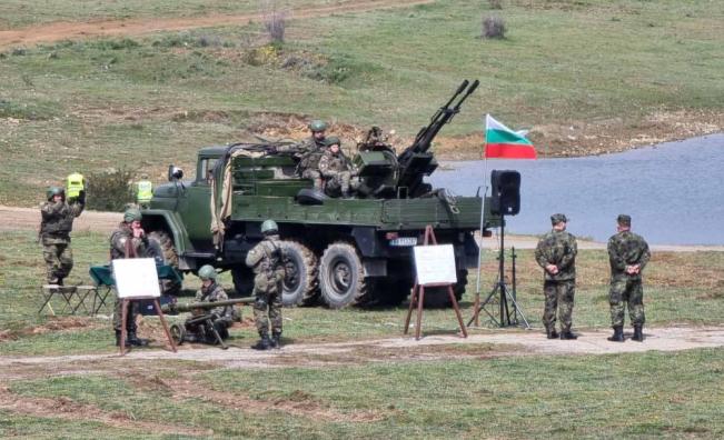 България ще плати 12,6 млн. долара по-малко за „Страйкър“-ите