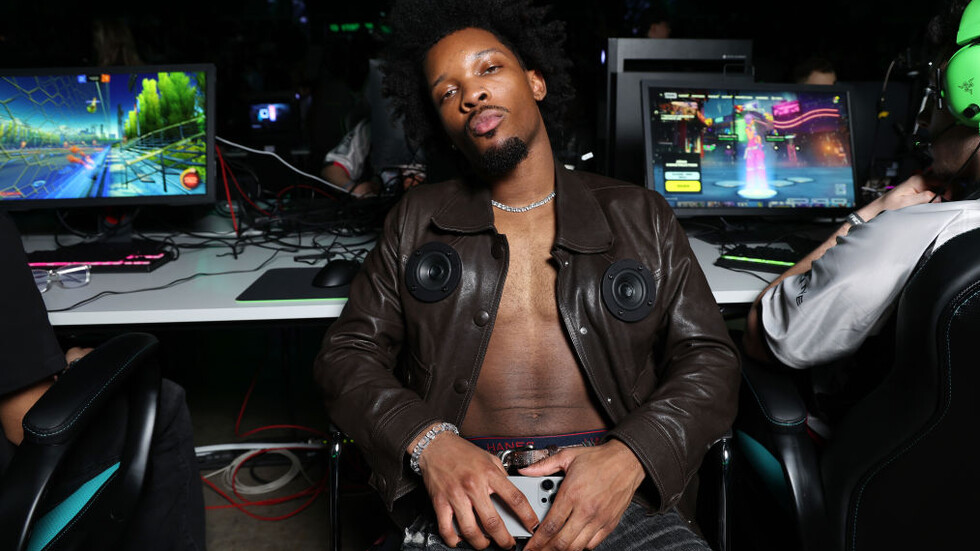 Певецът D4vd е арестуван по подозрение за убийство в Лос Анджелис