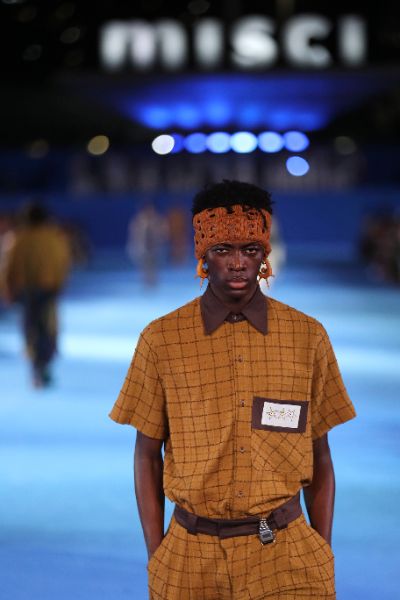 <p>Стартира Седмицата на модата в Рио де Жанейро. Събитието събра водещи дизайнери и привлече вниманието с модерни и смели визии, представящи актуалните тенденции в бразилската мода.</p>