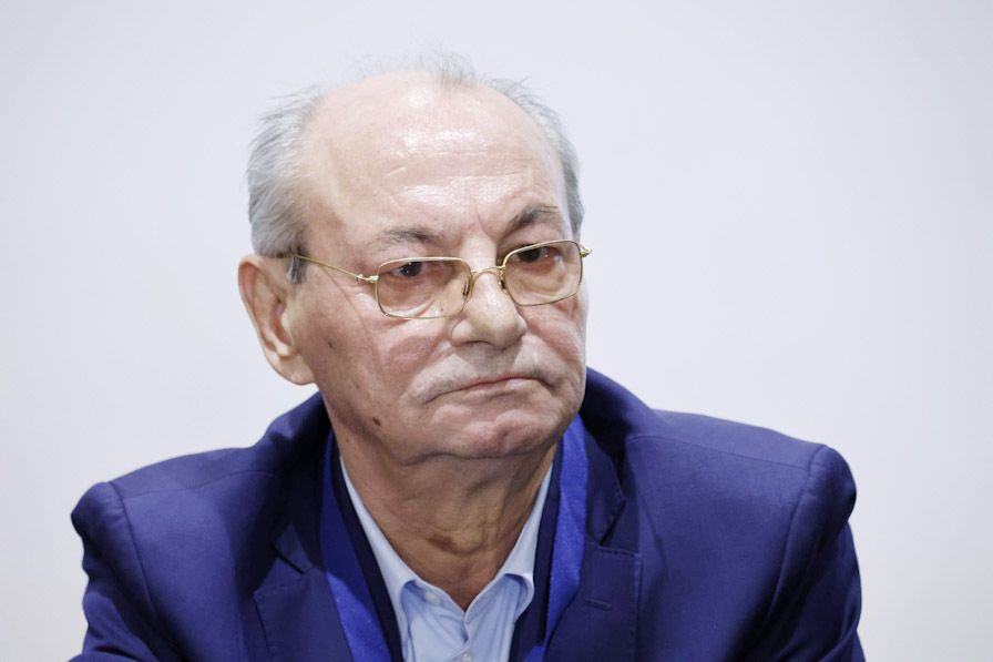 Ахмед Доган гласува: Приоритет са младите