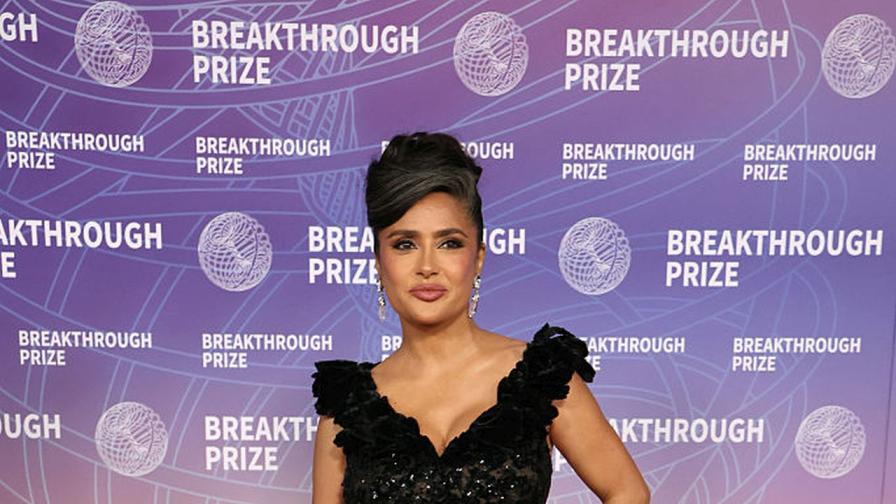 Блясък и интелект: Холивуд почете водещи...