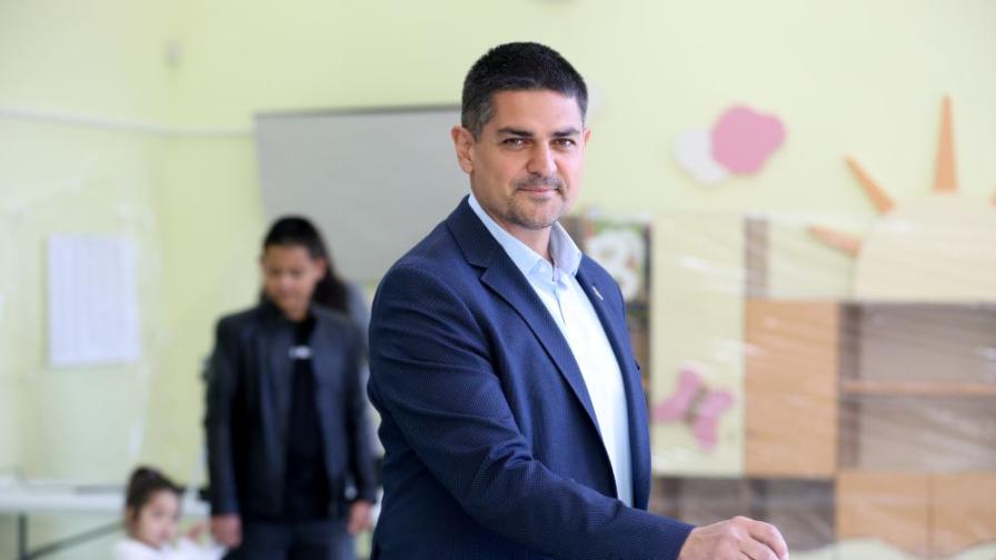 Радостин Василев: Младите могат да направят разликата днес